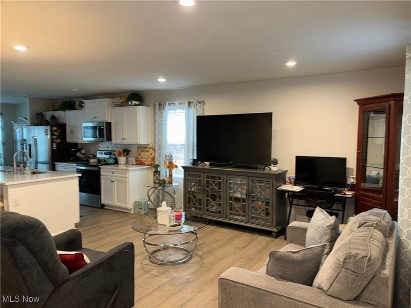 310 Ridgewater Drive, Elyria, OH 44035 Photo 5