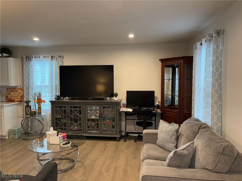 310 Ridgewater Drive, Elyria, OH 44035 Photo 6