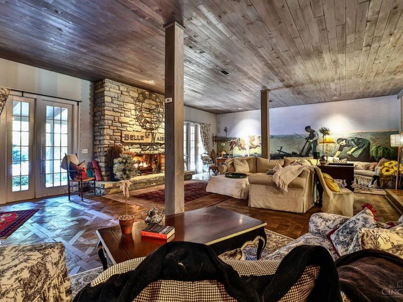 7925 Spiritwood Court, Indian Hill, OH 45243 Photo 6