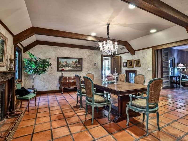 7925 Spiritwood Court, Indian Hill, OH 45243 Photo 9