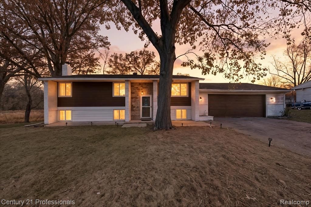 1268 Amarillo Street, Wolverine Lake Vlg, MI 48390 Main Photo