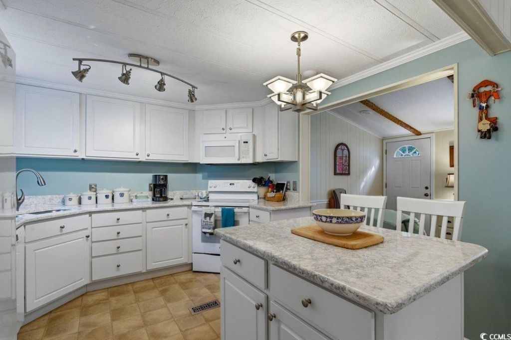 1021 S Marlin St. Photo 10