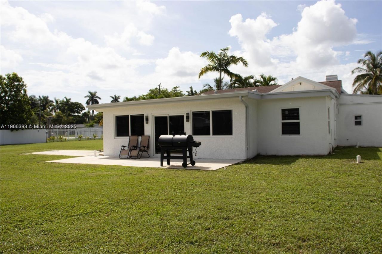 295 NE 150th St, Miami, FL 33161 Photo