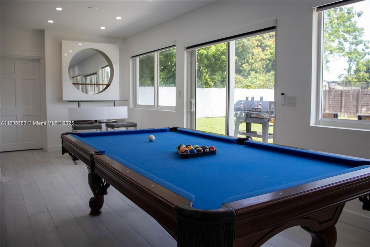 295 NE 150th St, Miami, FL 33161 Photo