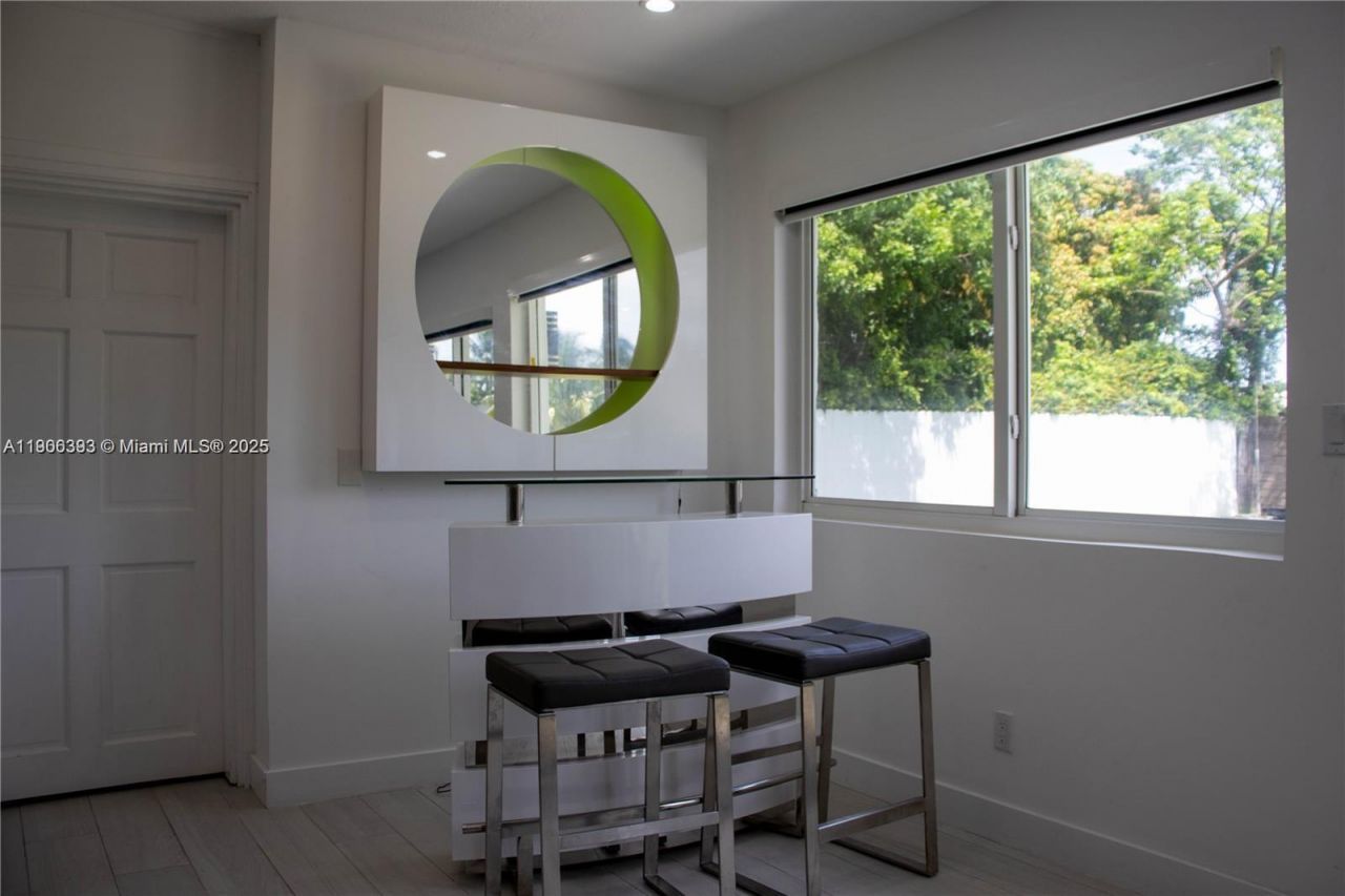 295 NE 150th St, Miami, FL 33161 Photo