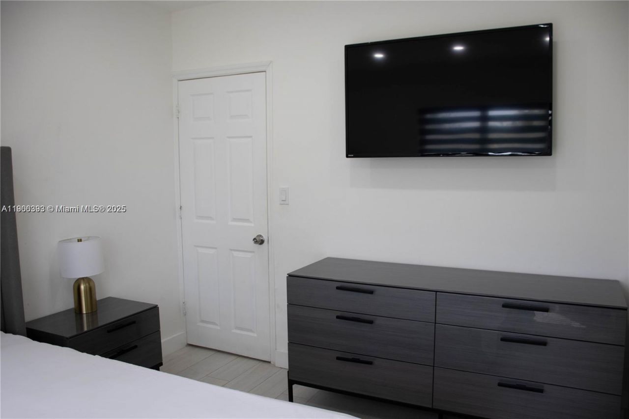 295 NE 150th St, Miami, FL 33161 Photo