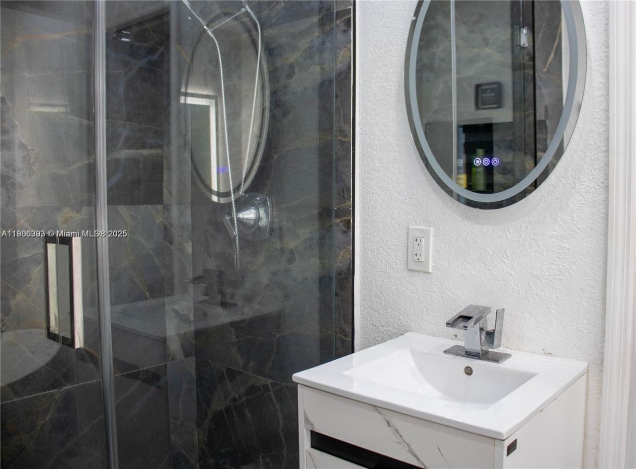 295 NE 150th St, Miami, FL 33161 Photo