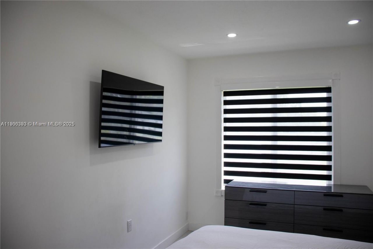 295 NE 150th St, Miami, FL 33161 Photo