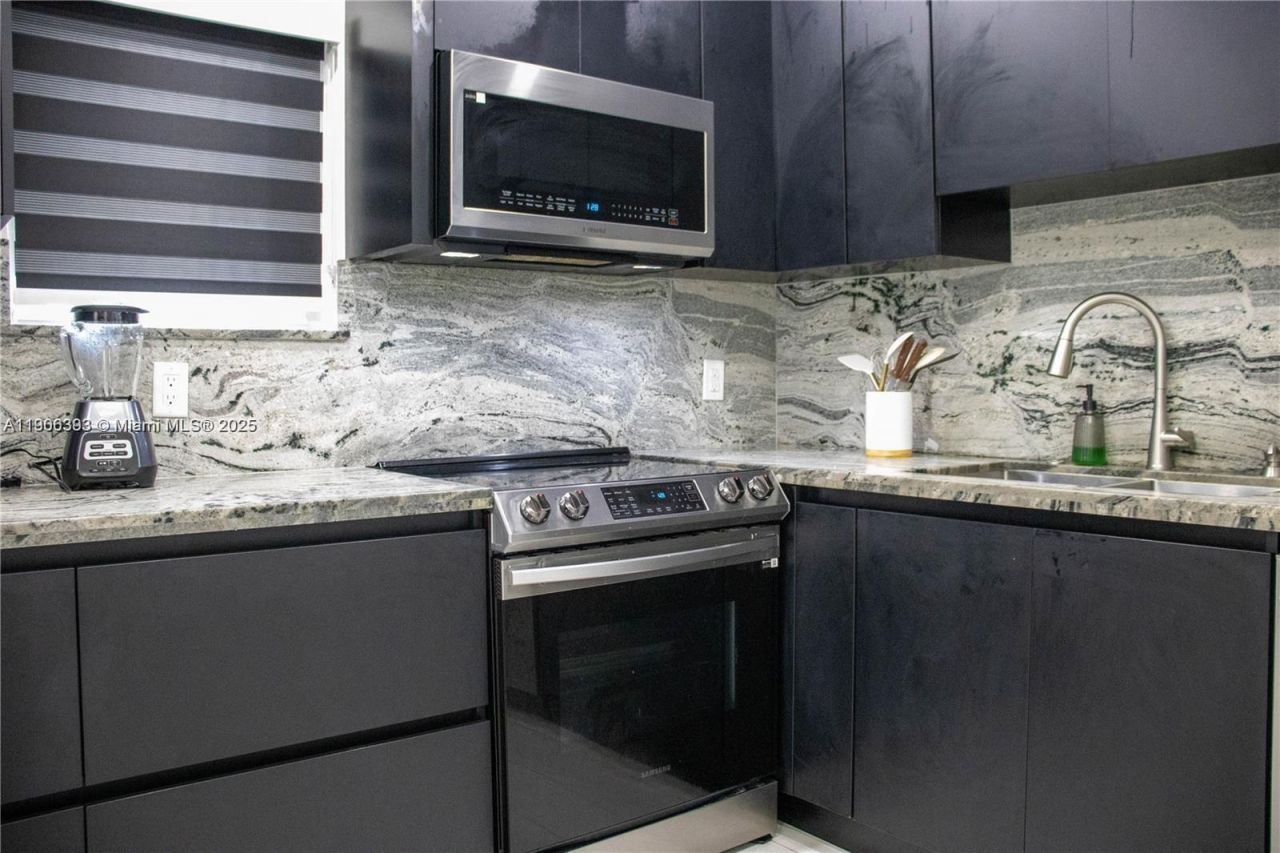 295 NE 150th St, Miami, FL 33161 Photo