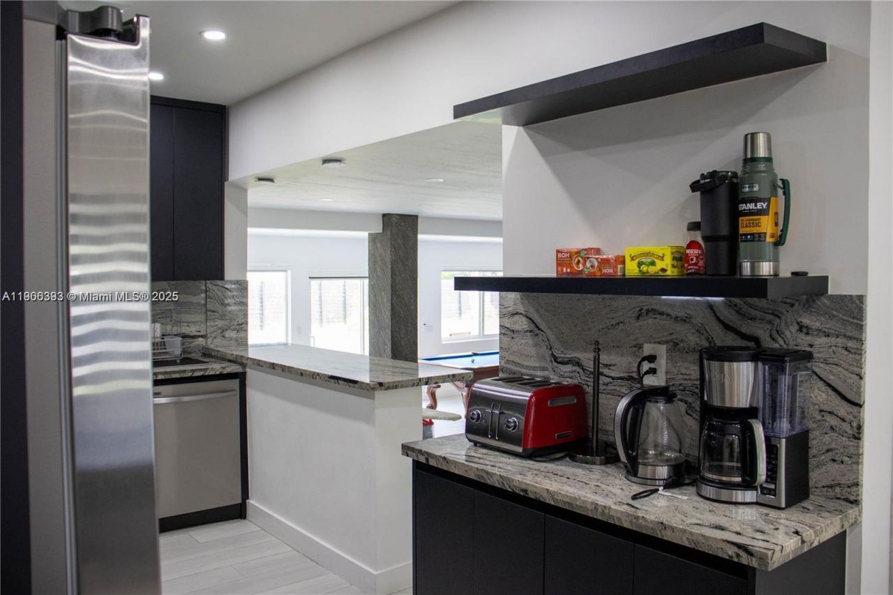 295 NE 150th St, Miami, FL 33161 Photo