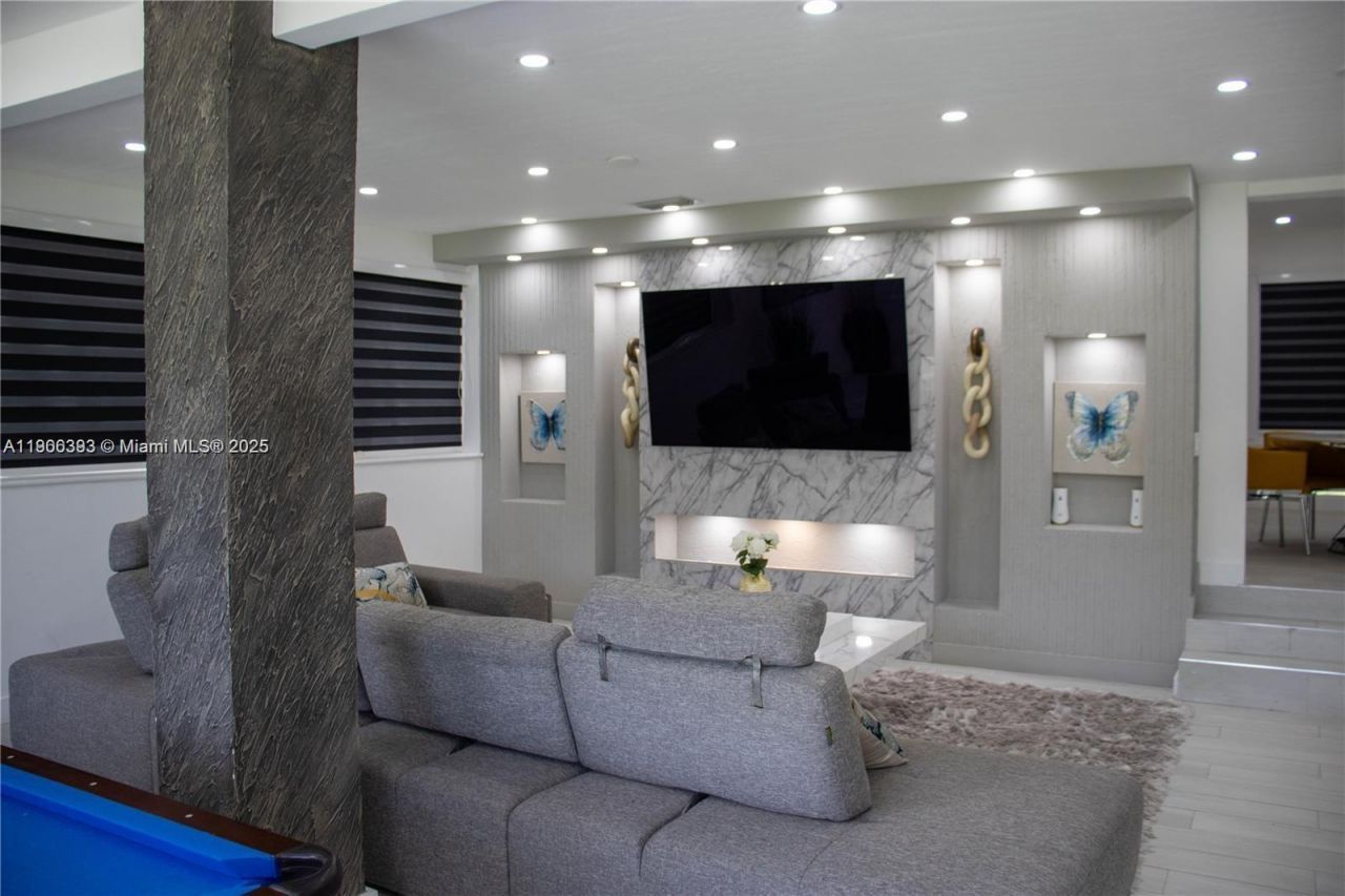 295 NE 150th St, Miami, FL 33161 Photo