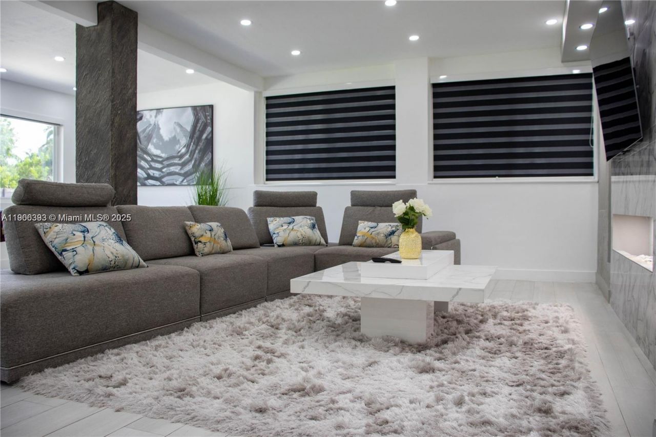 295 NE 150th St, Miami, FL 33161 Photo