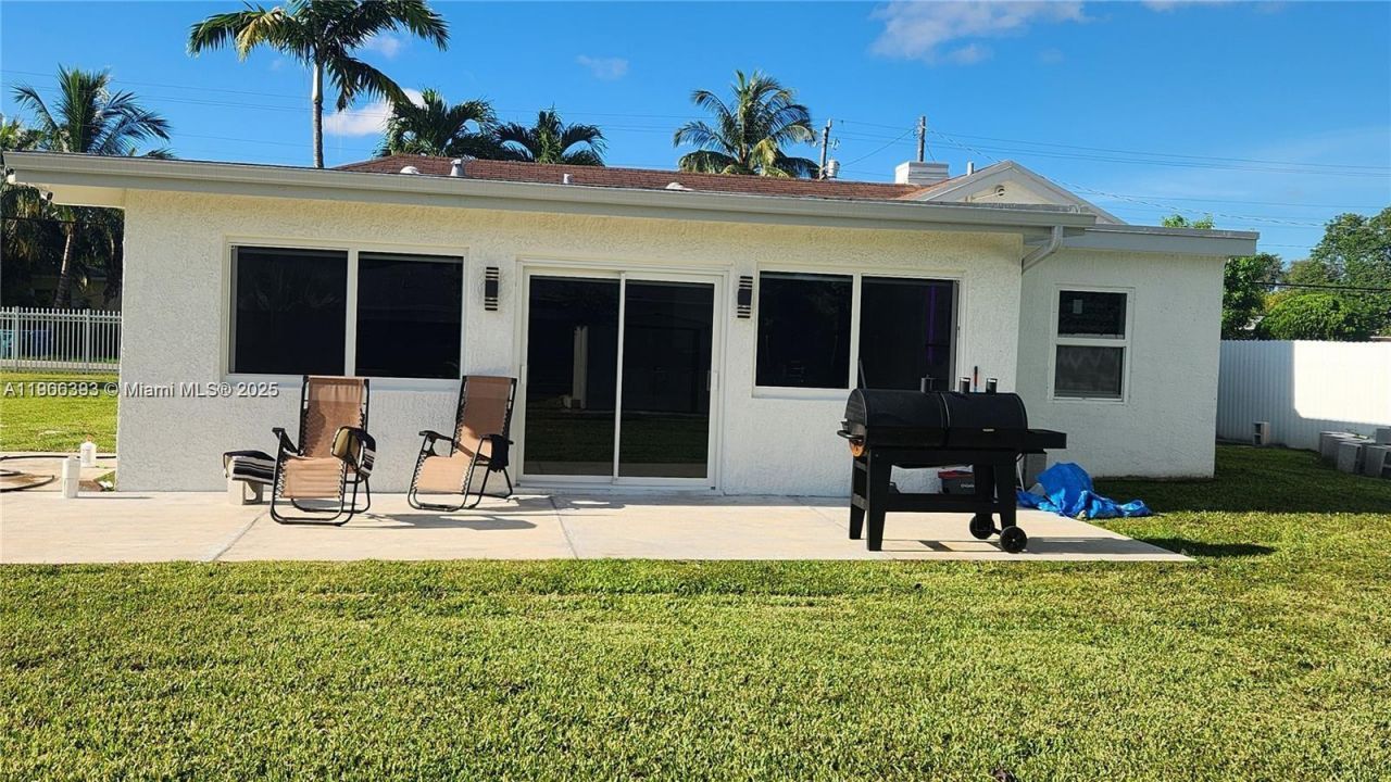 295 NE 150th St, Miami, FL 33161 Photo