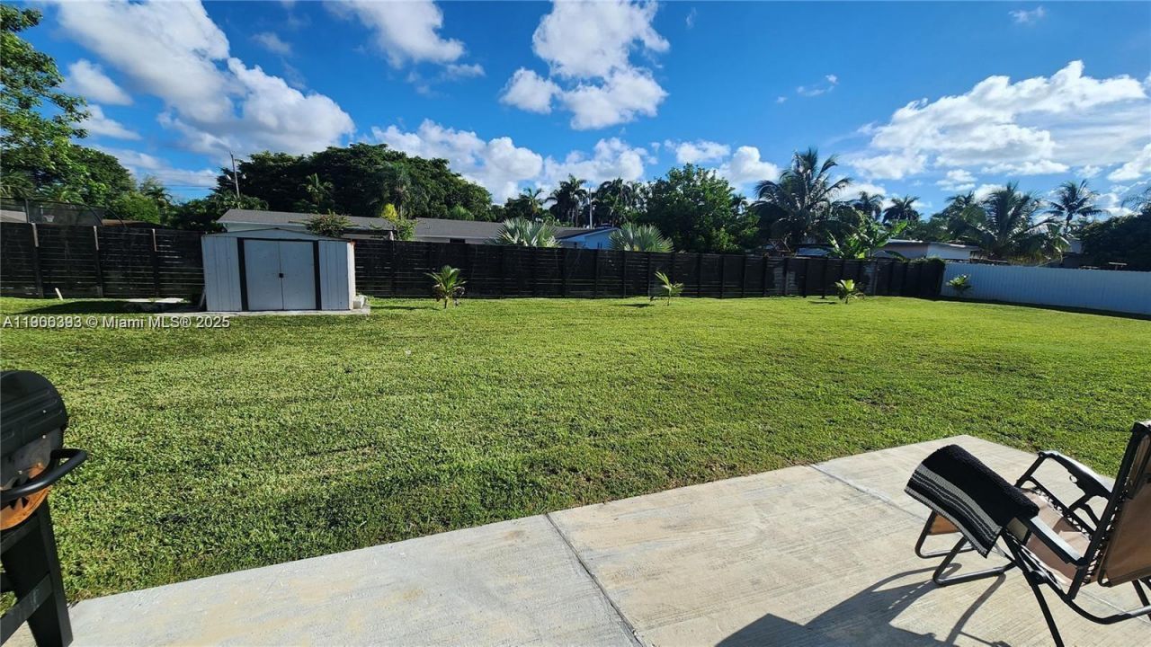 295 NE 150th St, Miami, FL 33161 Photo