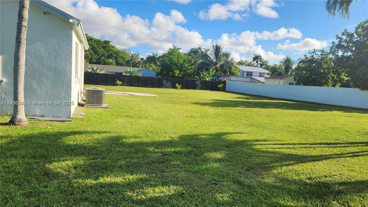 295 NE 150th St, Miami, FL 33161 Photo