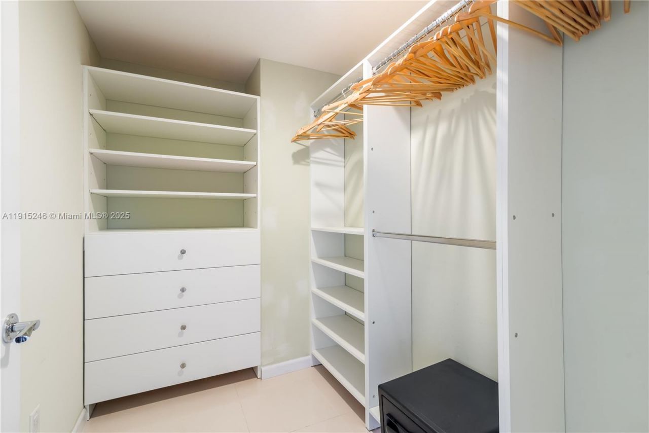 2950 NE 188th St, Unit 504, Aventura, FL 33180 Photo