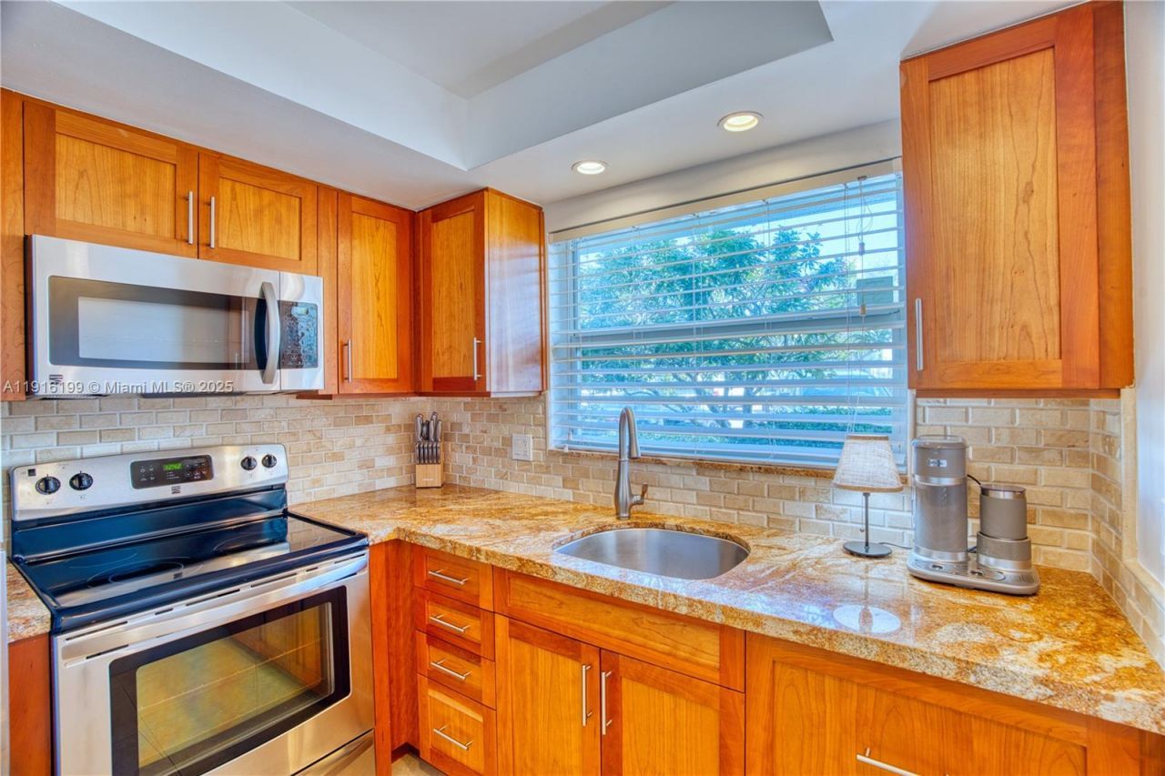 68 Yacht Club Dr, Unit 2, North Palm Beach, FL 33408 Photo