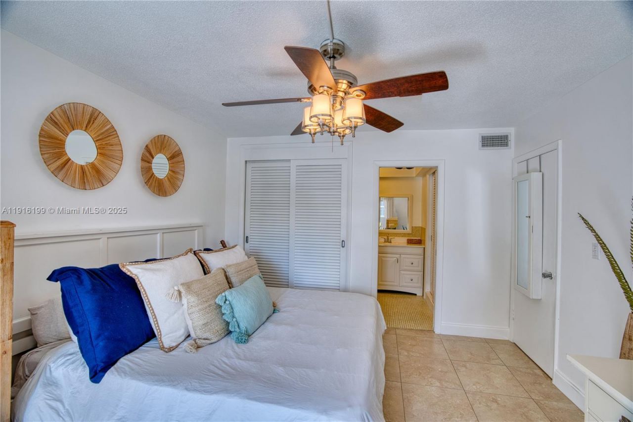 68 Yacht Club Dr, Unit 2, North Palm Beach, FL 33408 Photo