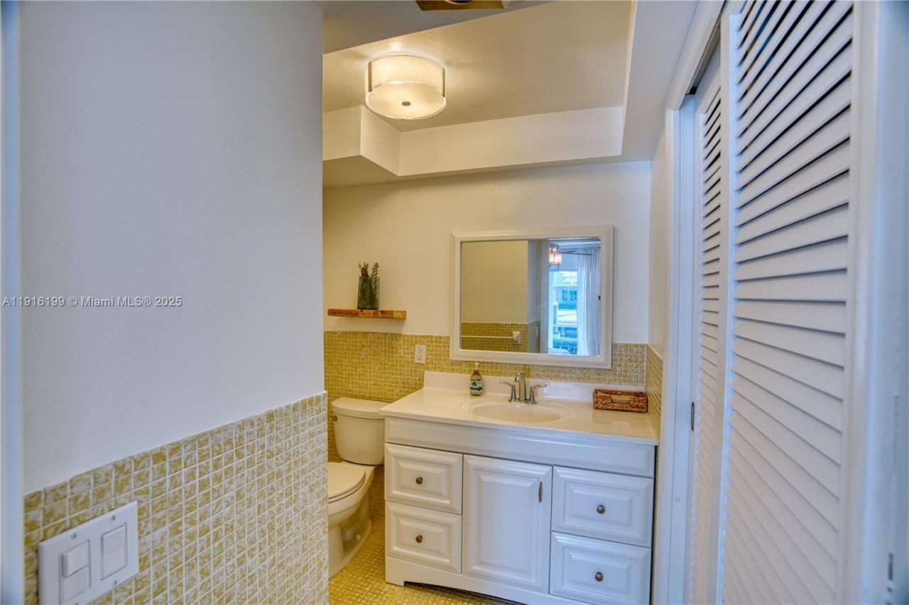 68 Yacht Club Dr, Unit 2, North Palm Beach, FL 33408 Photo