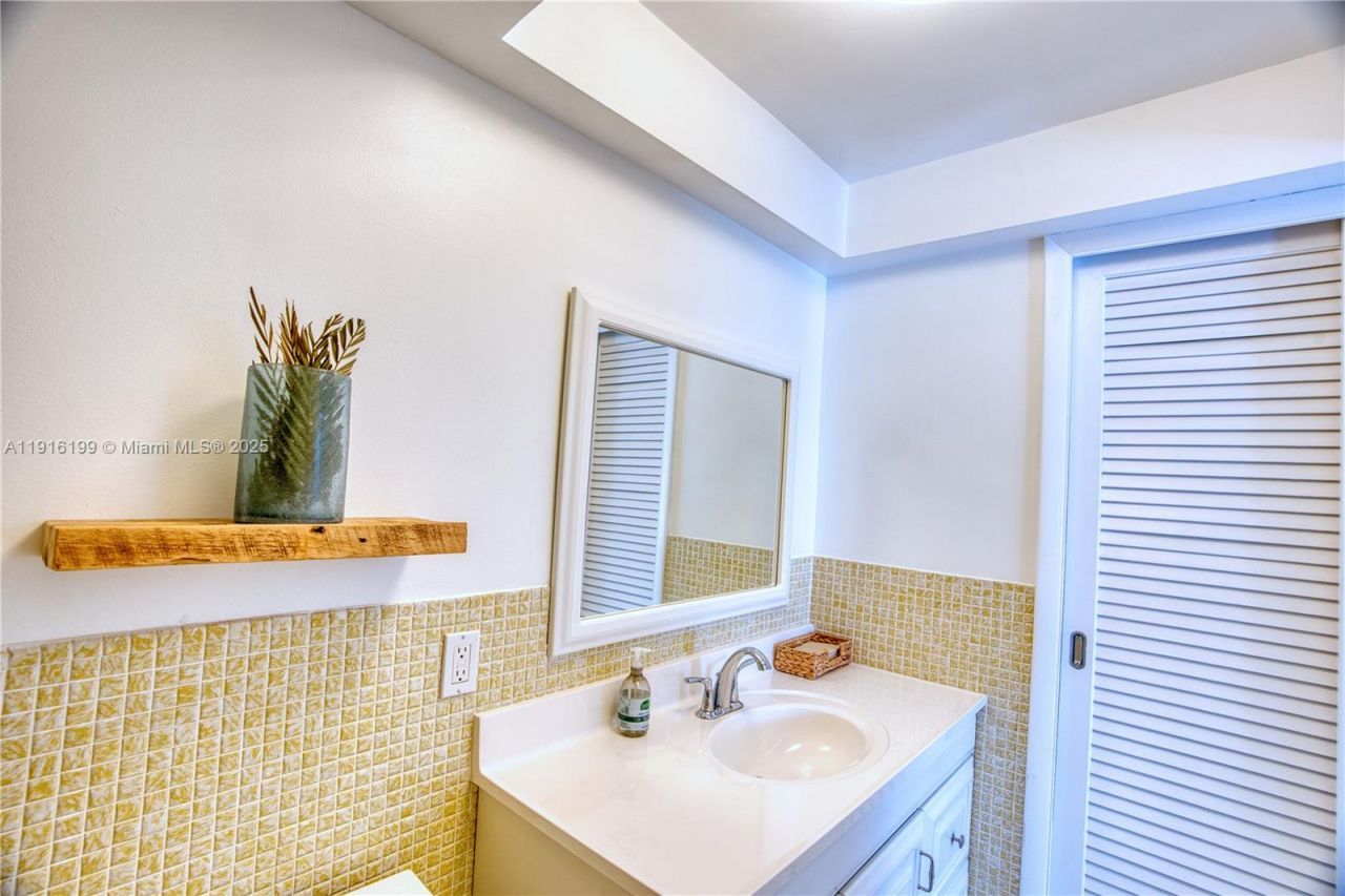 68 Yacht Club Dr, Unit 2, North Palm Beach, FL 33408 Photo