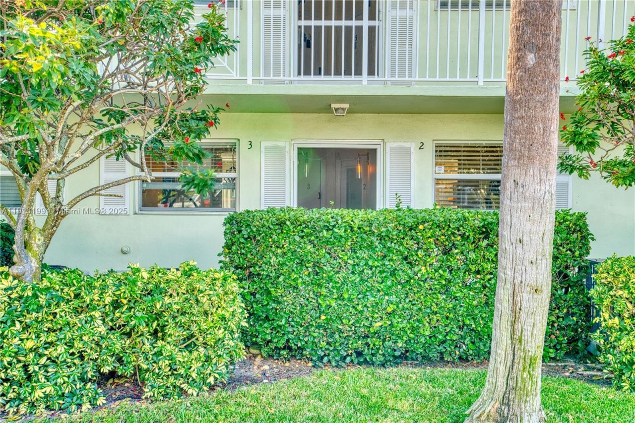 68 Yacht Club Dr, Unit 2, North Palm Beach, FL 33408 Photo