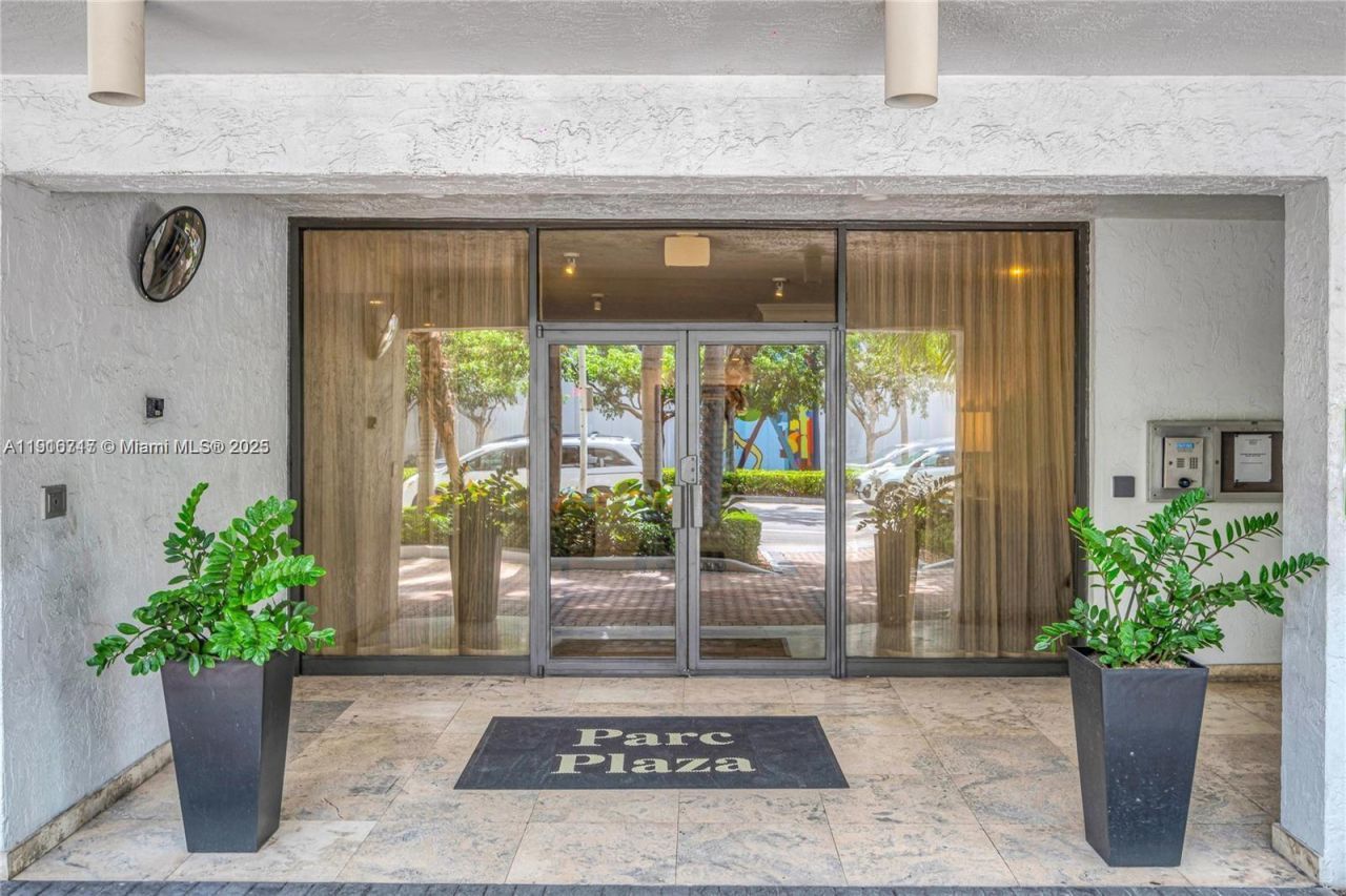 1775 Washington Ave, Unit 4G, Miami Beach, FL 33139 Photo