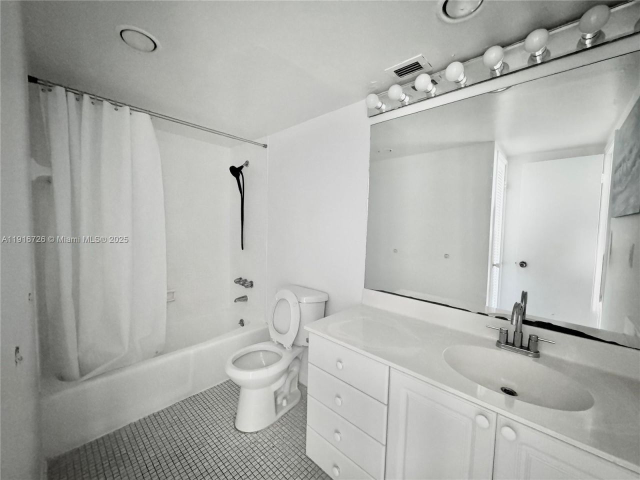 19390 Collins Ave, Unit 1610, Sunny Isles Beach, FL 33160 Photo