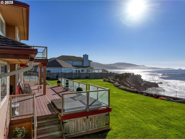 98686 FOX DR, Brookings, OR 97415