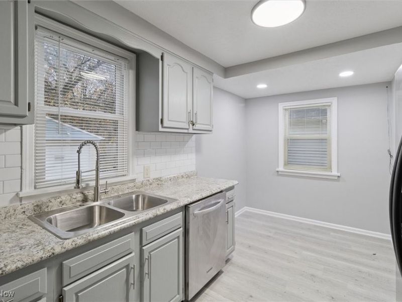 14104 Saybrook Avenue, Cleveland, OH 44105 Photo 13