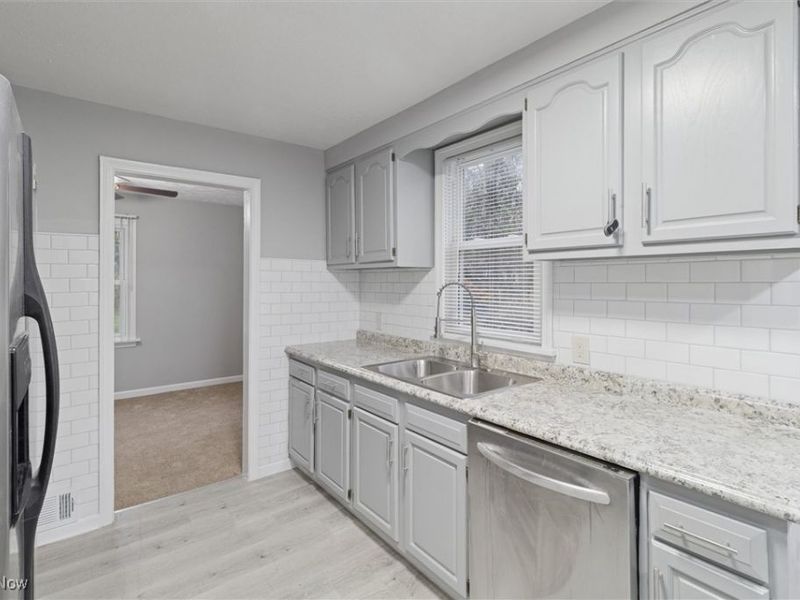 14104 Saybrook Avenue, Cleveland, OH 44105 Photo 15