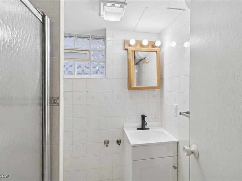 14104 Saybrook Avenue, Cleveland, OH 44105 Photo 32