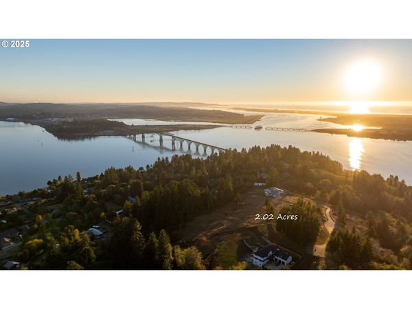 Fiddleback RD, Unit 3700, North Bend, OR 97459