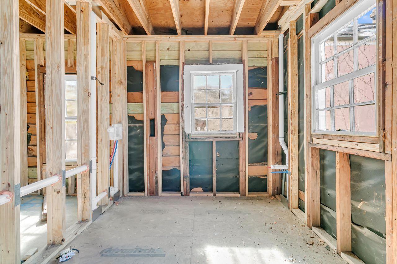 153 Queen Street Photo 12