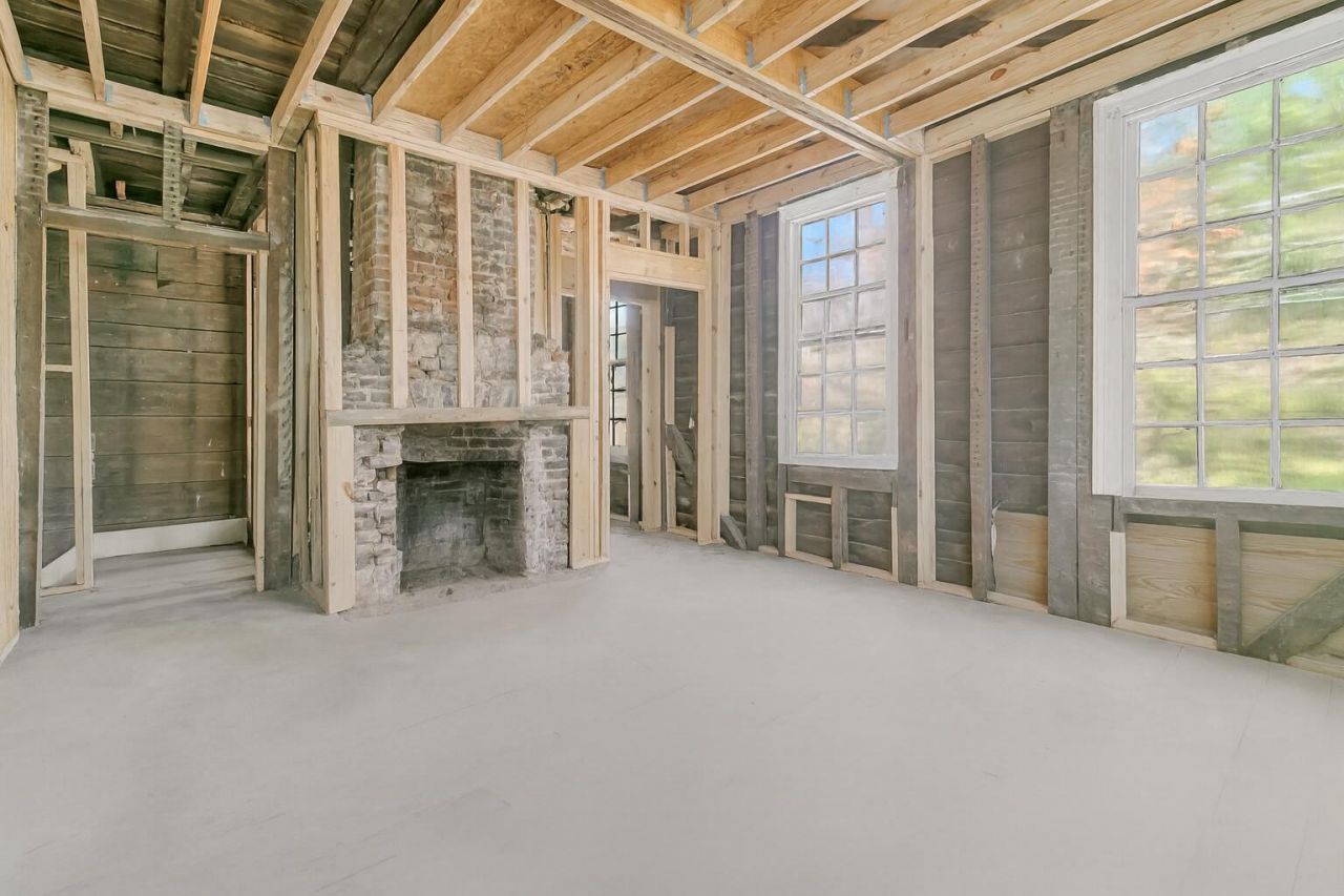 153 Queen Street Photo 6