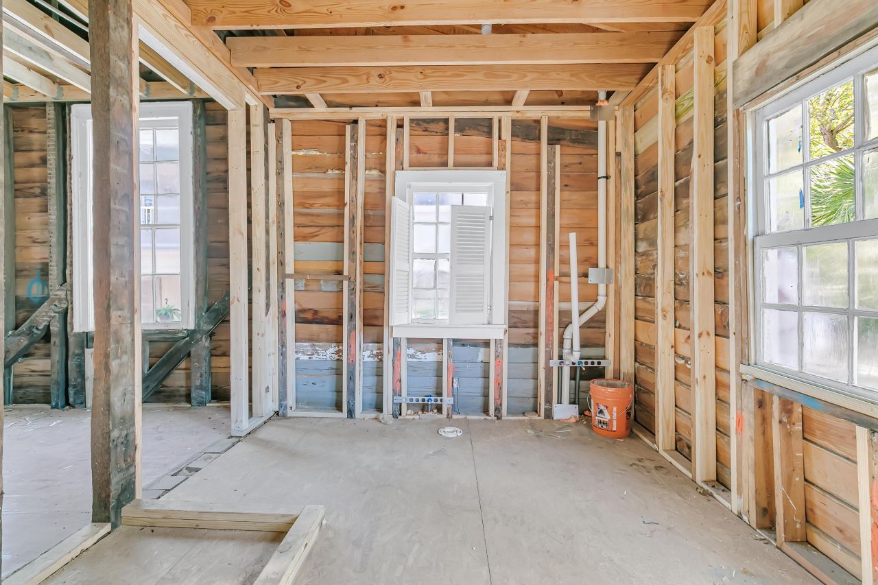 153 Queen Street Photo 9