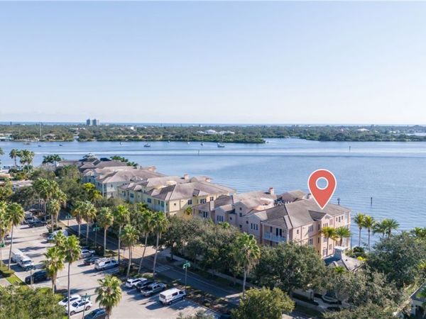 11 Royal Palm Point, Unit PH-W, Vero Beach, FL 32960