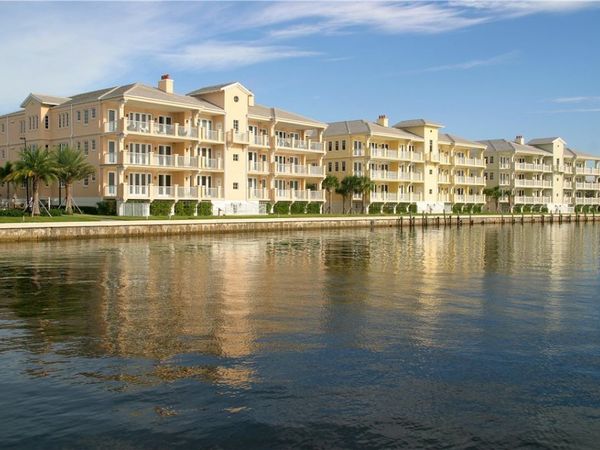 11 Royal Palm Point, Unit PH-W, Vero Beach, FL 32960