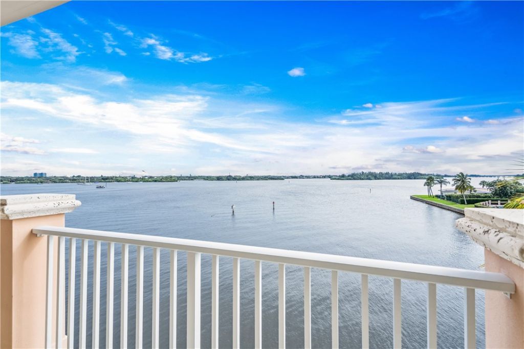 11 Royal Palm Point, Unit PH-W, Vero Beach, FL 32960 Photo