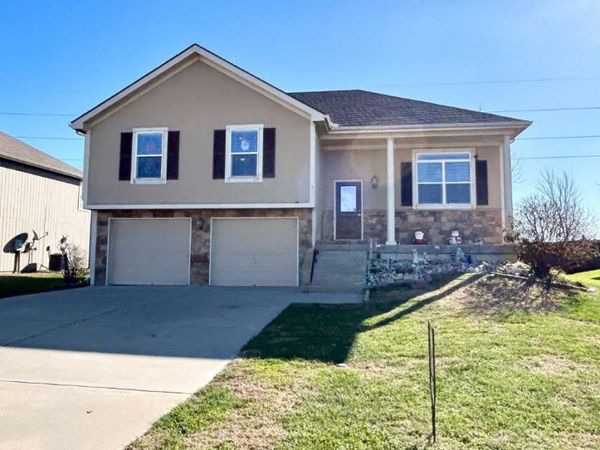 4913 S 22nd Street, Leavenworth, KS 66048