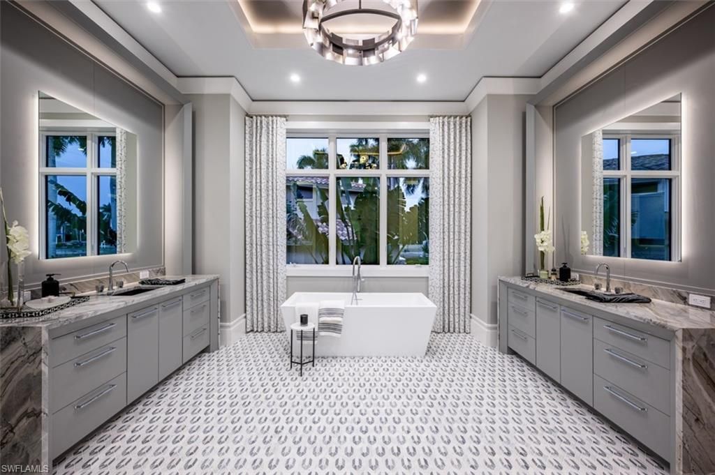 405 Neapolitan Way, Naples, FL 34103 Photo