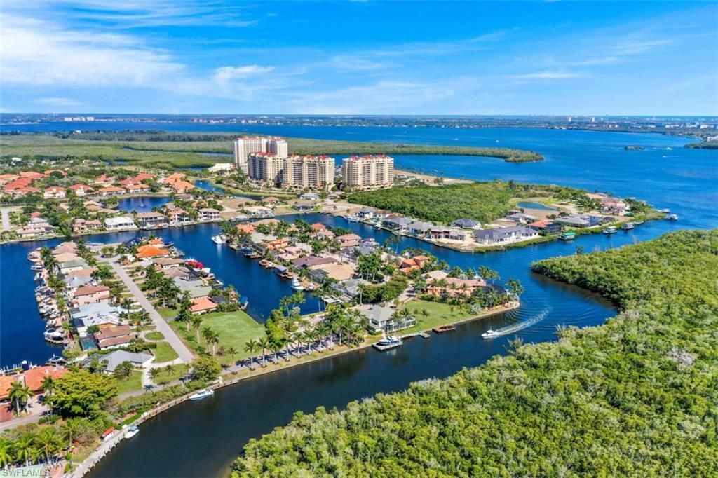 5793 Cape Harbour Dr, Unit 711, Cape Coral, FL 33914 Photo