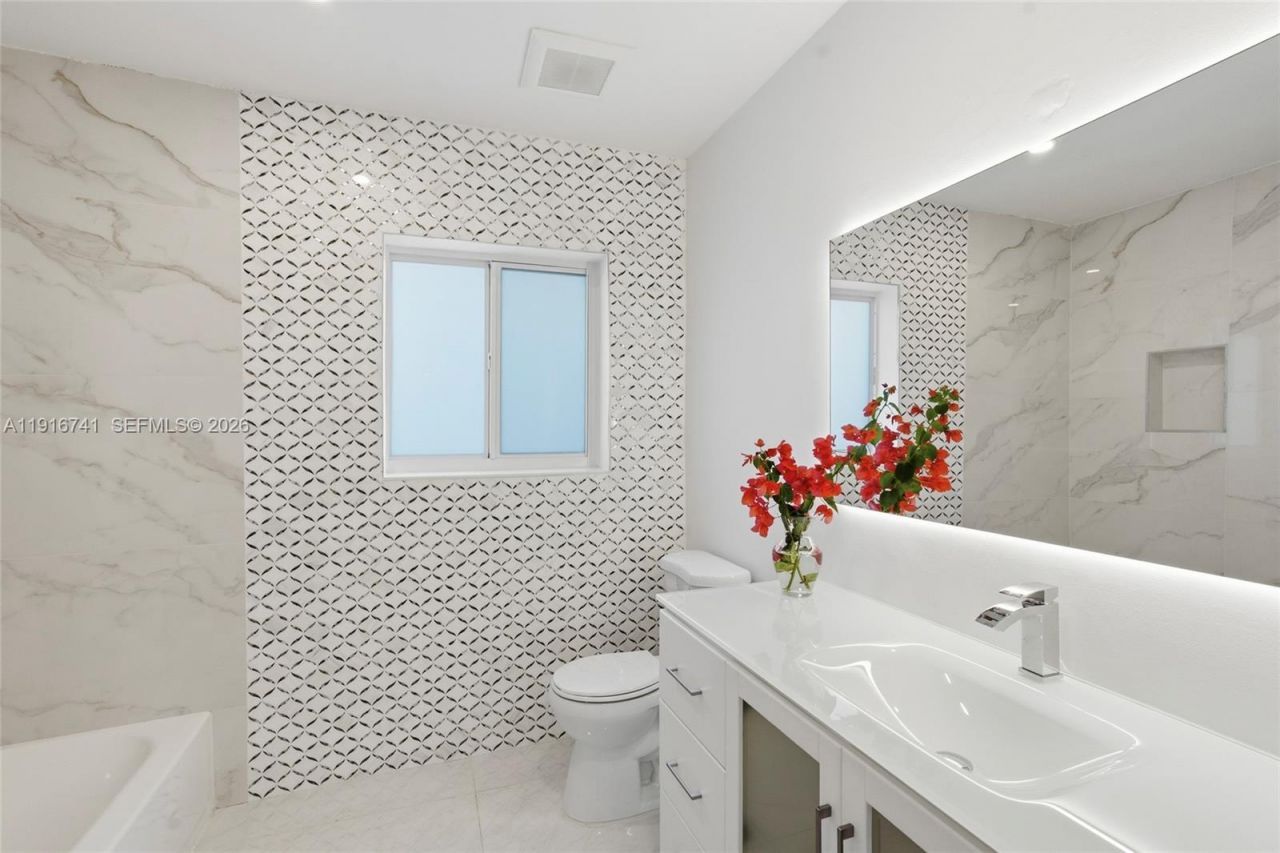 360 NW 87th St, El Portal, FL 33150 Photo