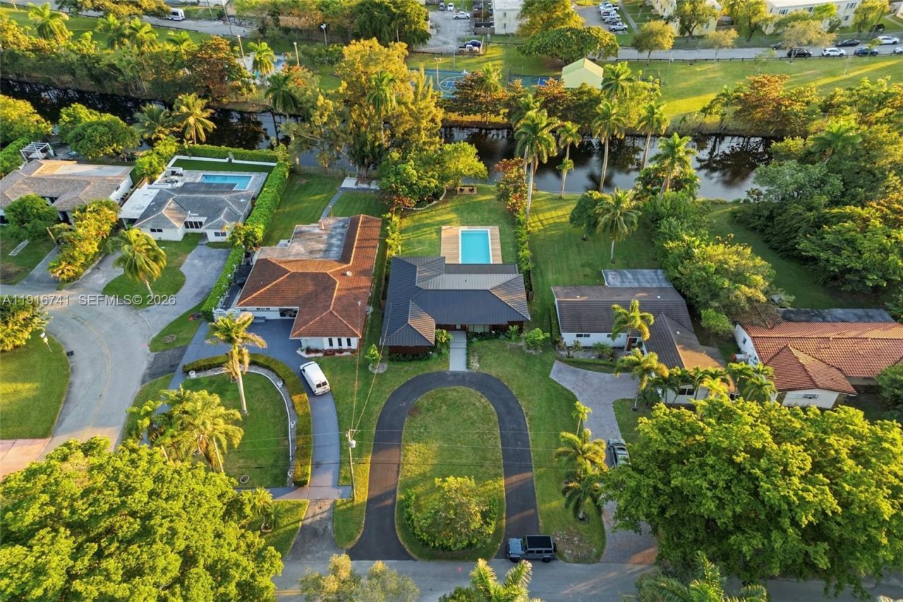 360 NW 87th St, El Portal, FL 33150 Photo