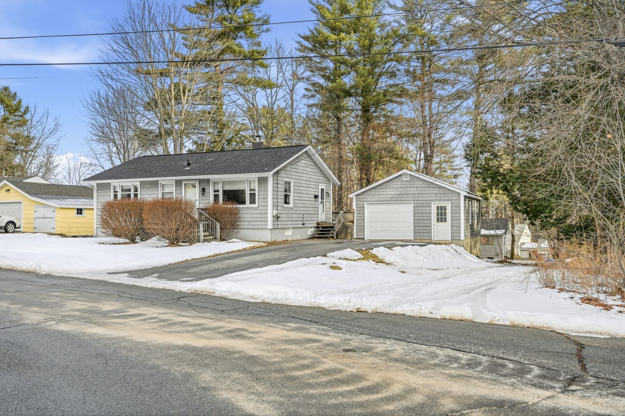 8 Roberta Street, Farmingdale, ME 04344 Main Photo