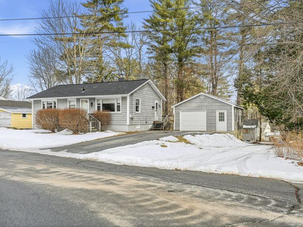 8 Roberta Street, Farmingdale, ME 04344