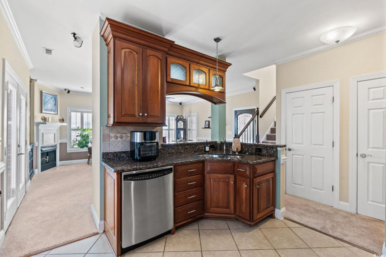 2038 North Berwick Dr. Photo 11