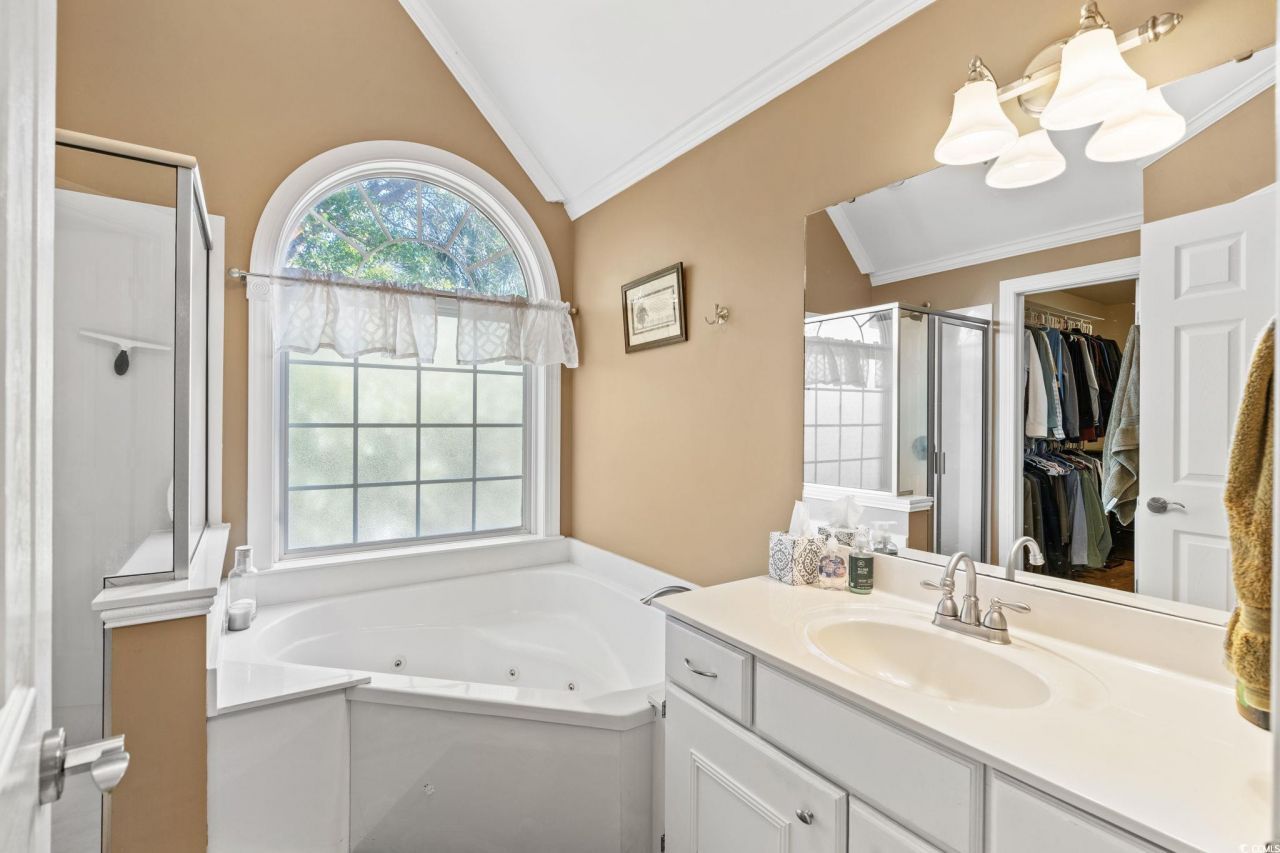 2038 North Berwick Dr. Photo 15