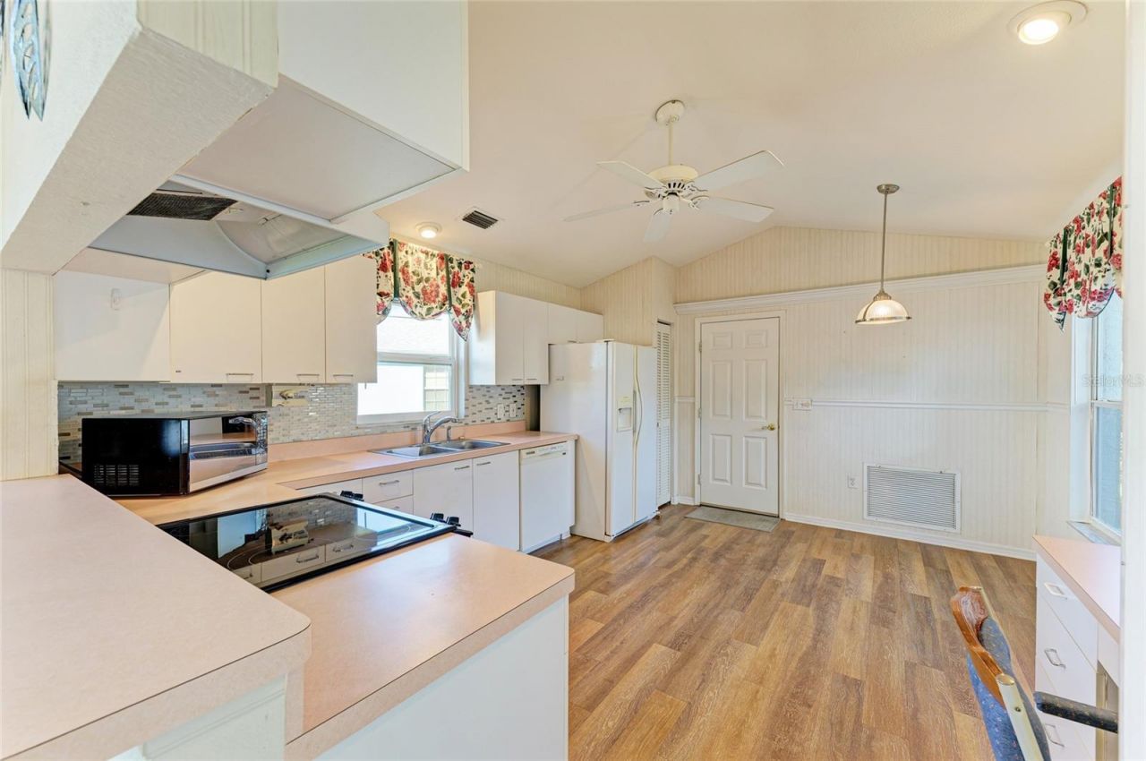 919 Spring Lakes Boulevard, Bradenton, FL 34210 Photo