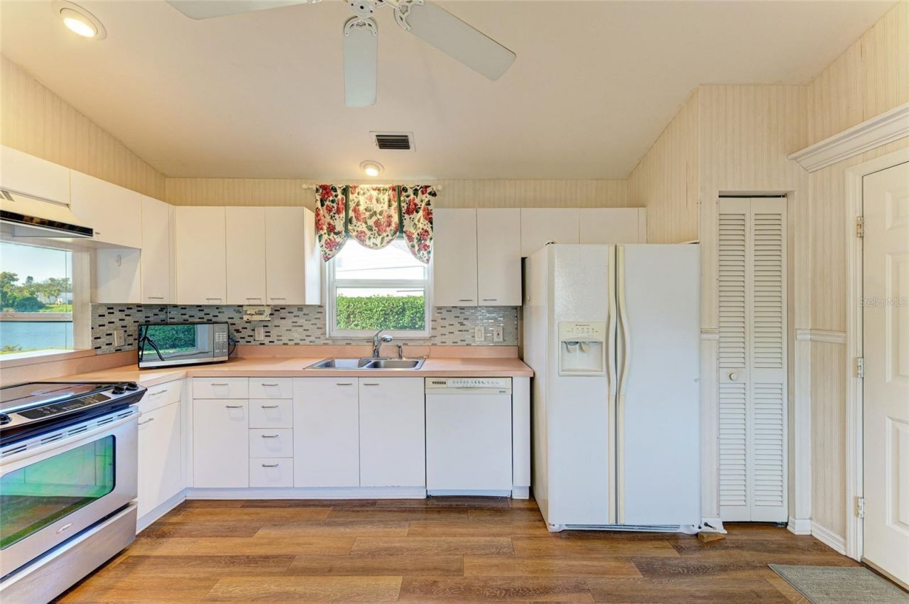 919 Spring Lakes Boulevard, Bradenton, FL 34210 Photo