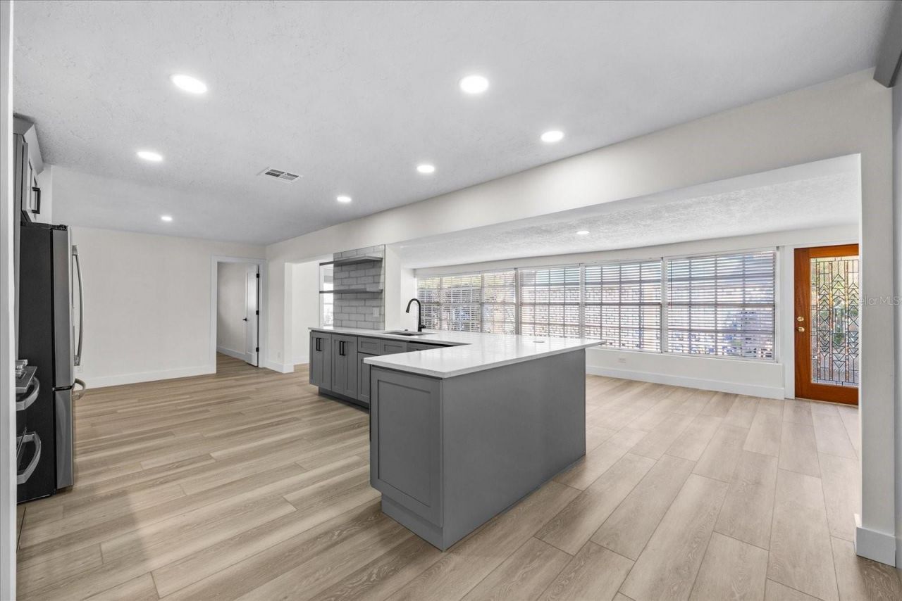 1200 80th Street S, Saint Petersburg, FL 33707 Photo